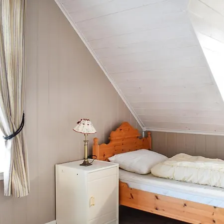 4 Bedroom In *