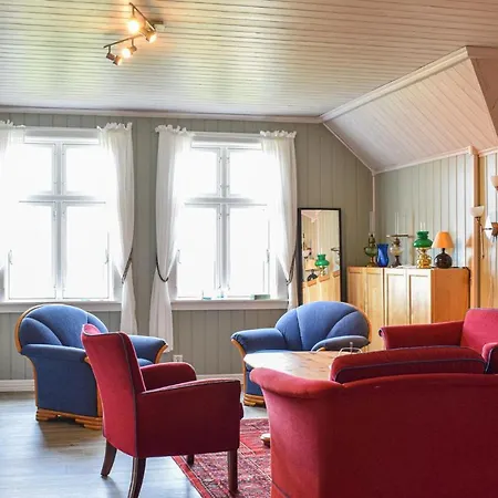 4 Bedroom In Bekkjarvik