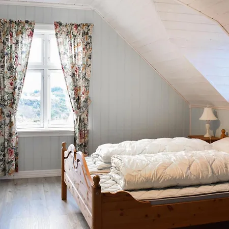 4 Bedroom In *