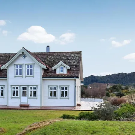 4 Bedroom In * Bekkjarvik