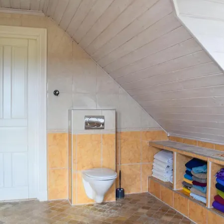 4 Bedroom In Bekkjarvik