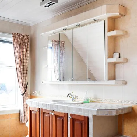 4 Bedroom In Holiday home