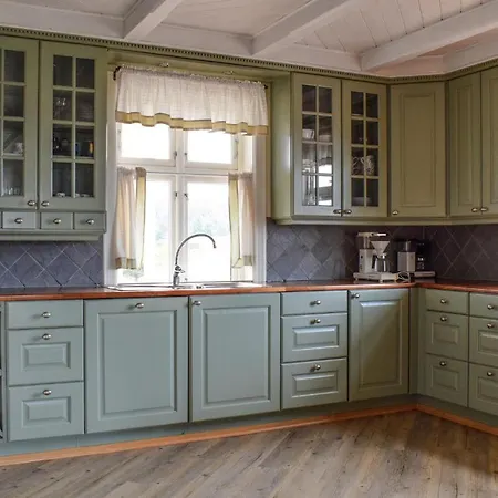 4 Bedroom In Dom wakacyjny Bekkjarvik