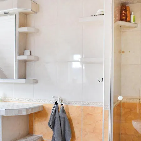 4 Bedroom In * Bekkjarvik